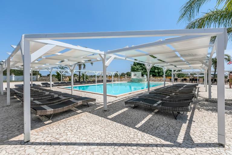 Rental apartment with pool, garden & grill in Nardò
