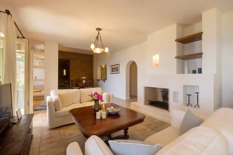 Family-friendly villa with patio & yard | Water view | Close to the beach | Dogs allowed — photo 5