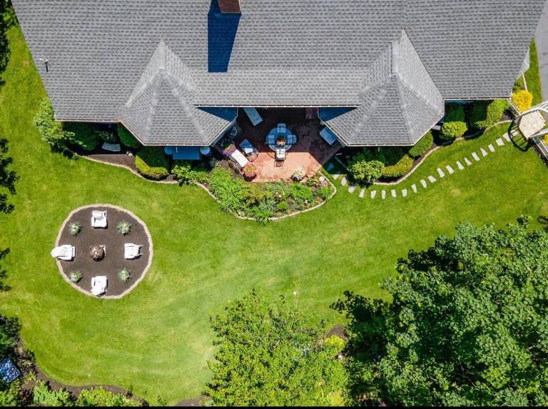 Stunning 5-bed, 3-bath home with 3,500 sq ft in the heart of Harwich! — photo 2