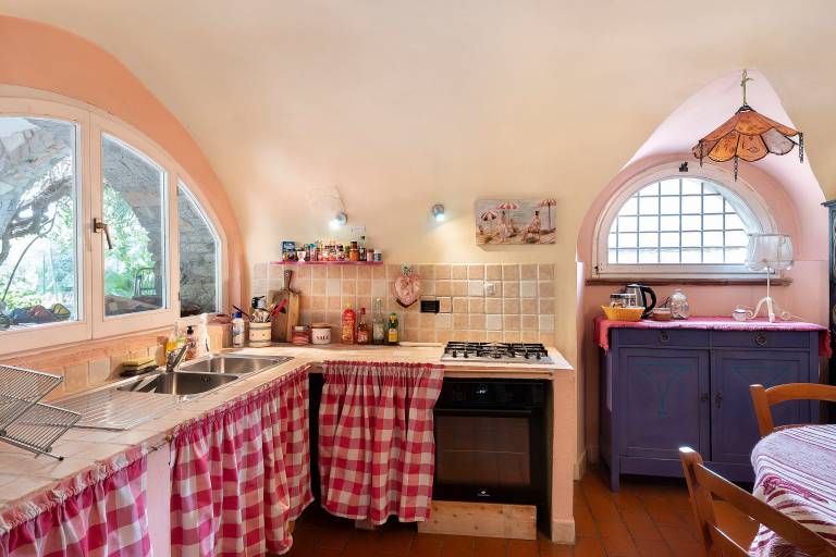 Family-oriented charming vacation home with patio, barbeque & yard | Garden view | Suitable for remote work | Pet-friendly — photo 5