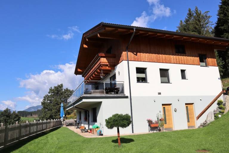 Pleasant vacation home with barbeque & yard | Pets are welcome — photo 4