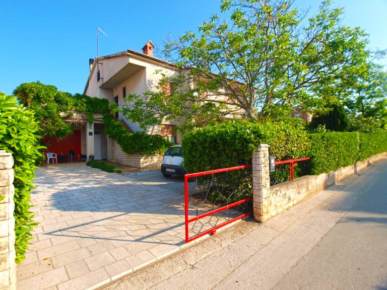 Children-friendly beautiful rental apartment with patio & barbeque | Pets allowed — photo 5