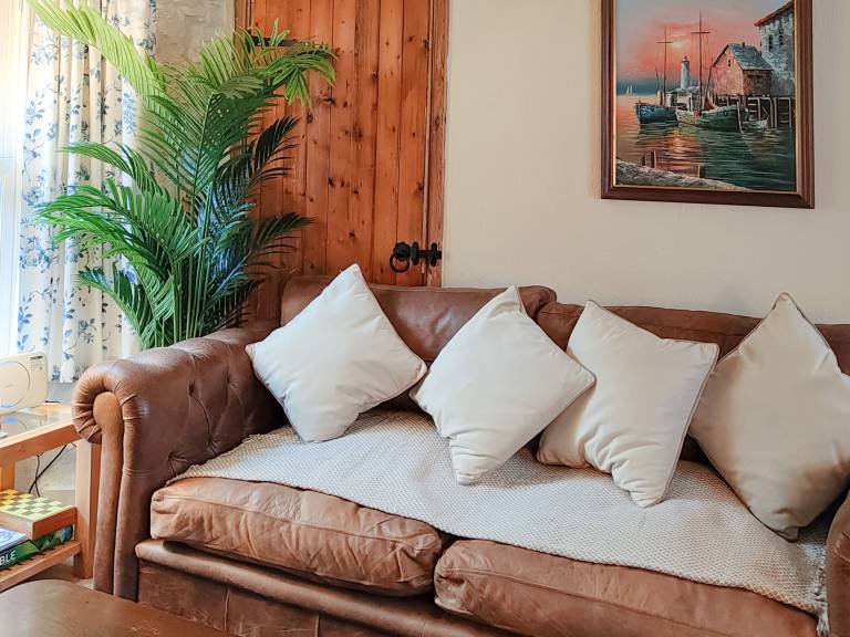 Family-oriented nice cottage with yard | Pets allowed — photo 4