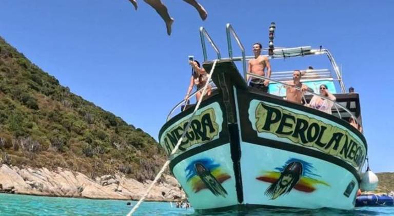 Boat | Close to the beach | Pets allowed in Arraial do Cabo