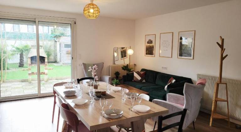 House with 2 rooms for 8 persons in Angers