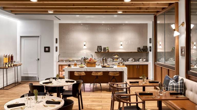 DoubleTree By Hilton Atlanta Windy Hill Ballpark — photo 4