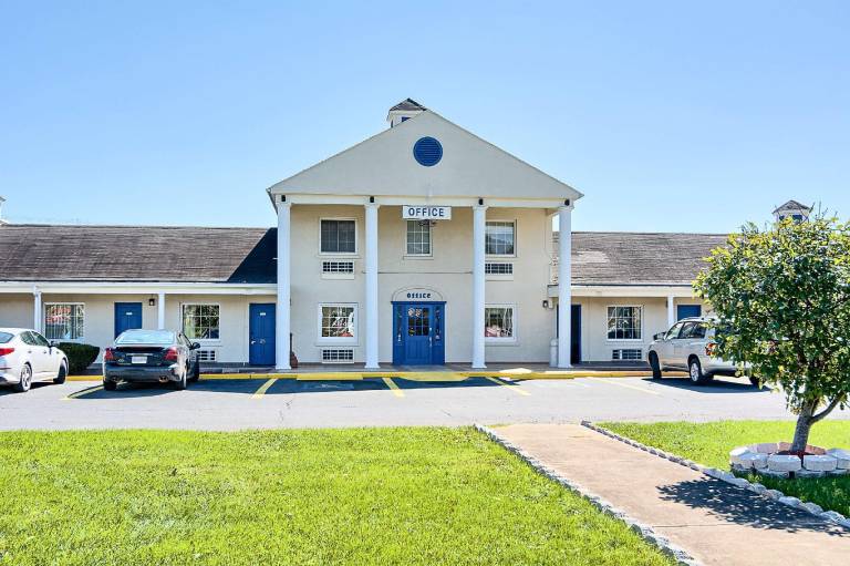 Motel 6 Harrisonburg, VA - South in Harrisonburg, VA