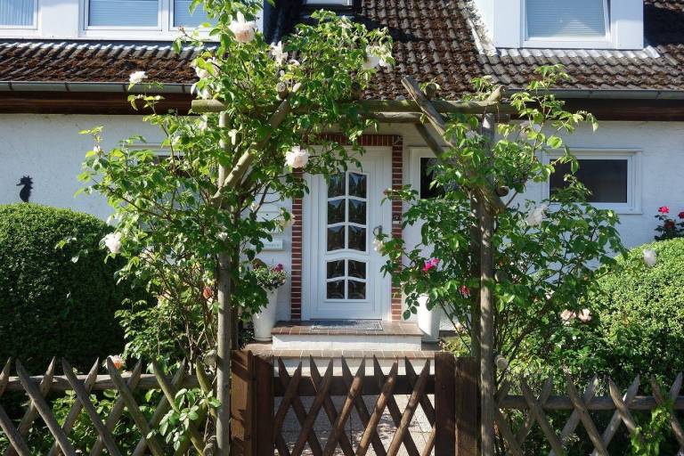 Holiday apartment with garden & BBQ — photo 2