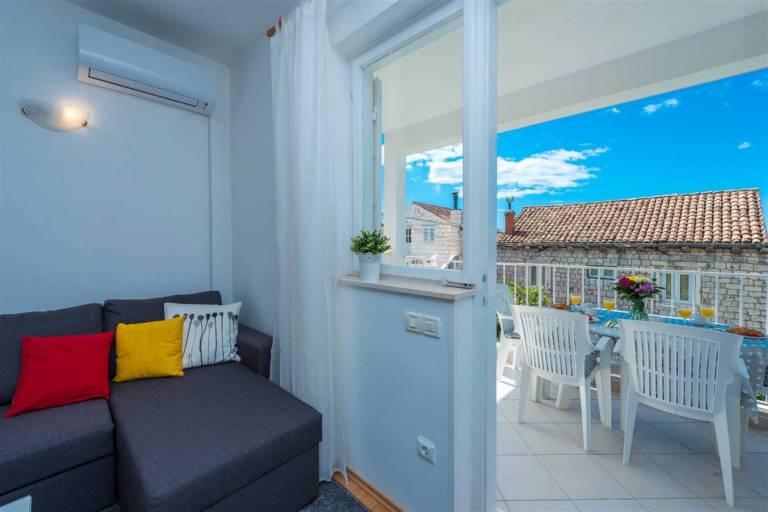 Apartment with 3 rooms for 5 persons — photo 2