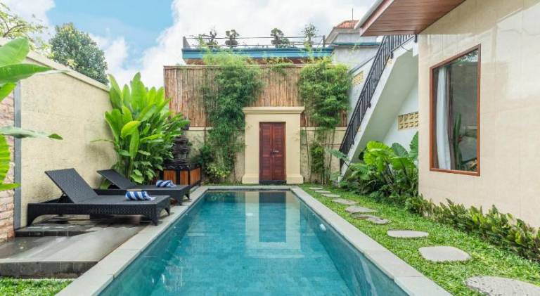Villa with pool — photo 2