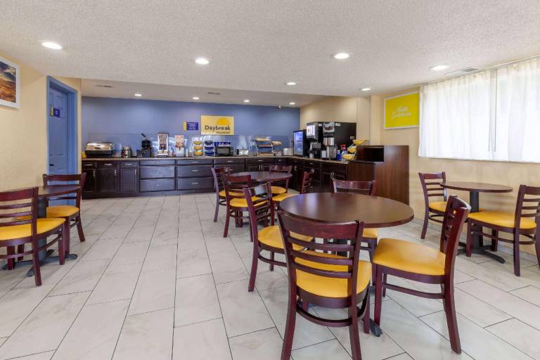 Travelodge by Wyndham Charles Town/Harpers Ferry — photo 3