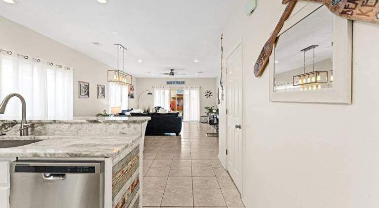 Vacation home with pool — photo 5
