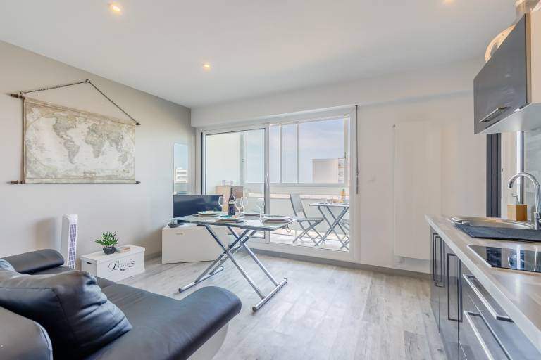 Family-oriented wonderful apartment | Sea view | Next to the beach | Dogs allowed — photo 2