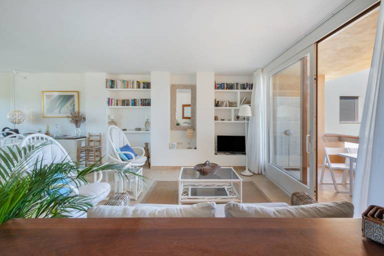 Seafront Apartment with Stunning Views — photo 5