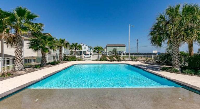 Pleasant vacation home with pool | Pets allowed — photo 3