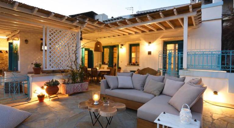 Villa with patio — photo 4
