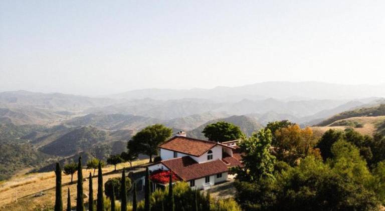 Villa with jacuzzi | Pets are welcome in Ventura, CA