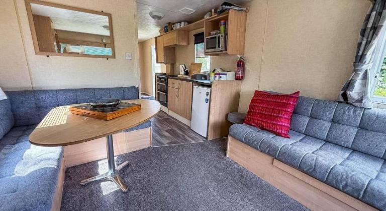 Cosy Dog Friendly Caravan, Near To Great Yarmouth In Norfolk Ref 10029Rp — photo 2