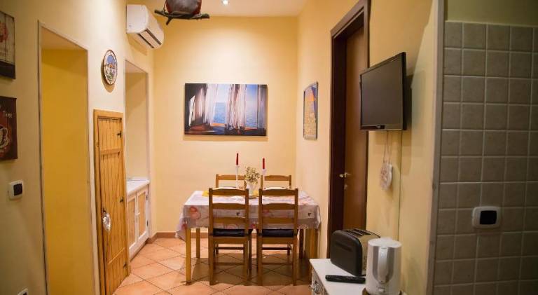 Lovely apartment | Next to Naples Cathedral | Pets allowed — photo 4