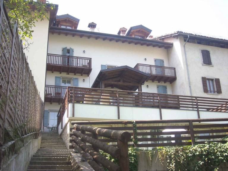 Holiday apartment with yard & grill — photo 4