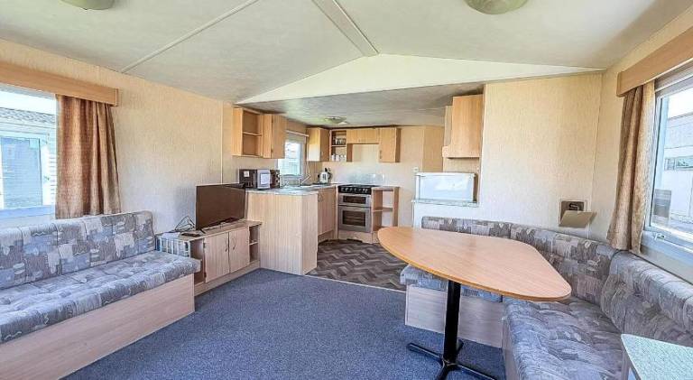 Cosy 8 Berth Caravan At Highfield Grange Holiday Park In Essex Ref 26724Wr — photo 2