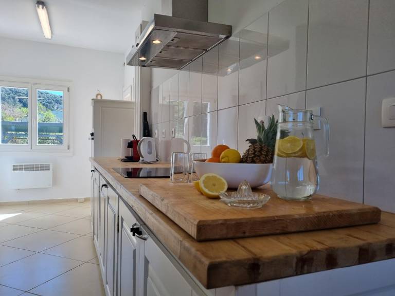 Spacious villa with private pool and hot tub — photo 4