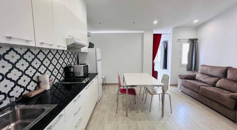 Rental apartment with patio — photo 3