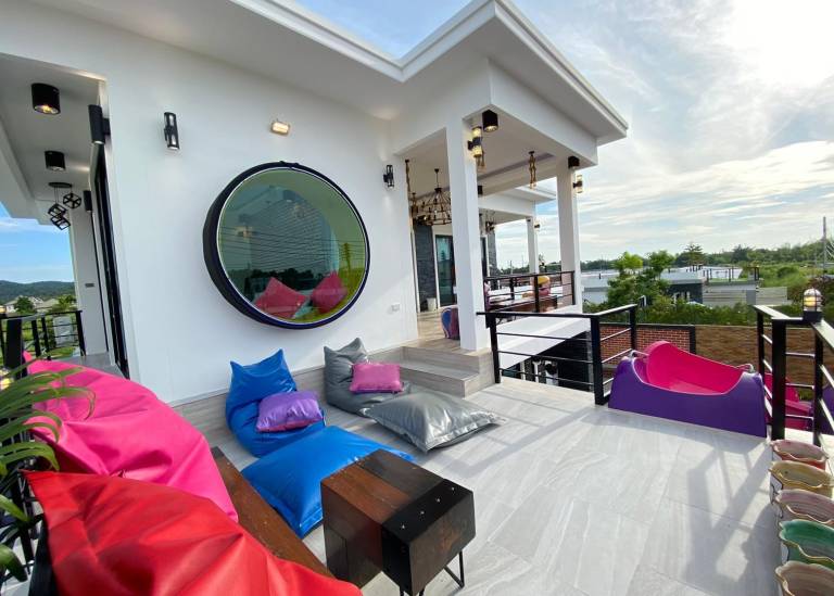 House with BBQ, yard & pool — photo 4
