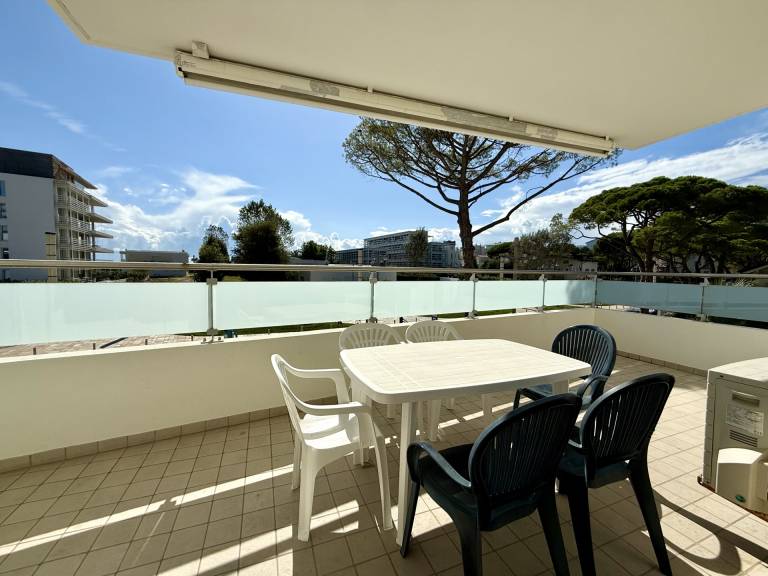 Holiday apartment with patio — photo 3