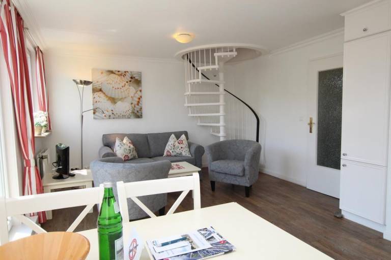 Apartment with patio — photo 5