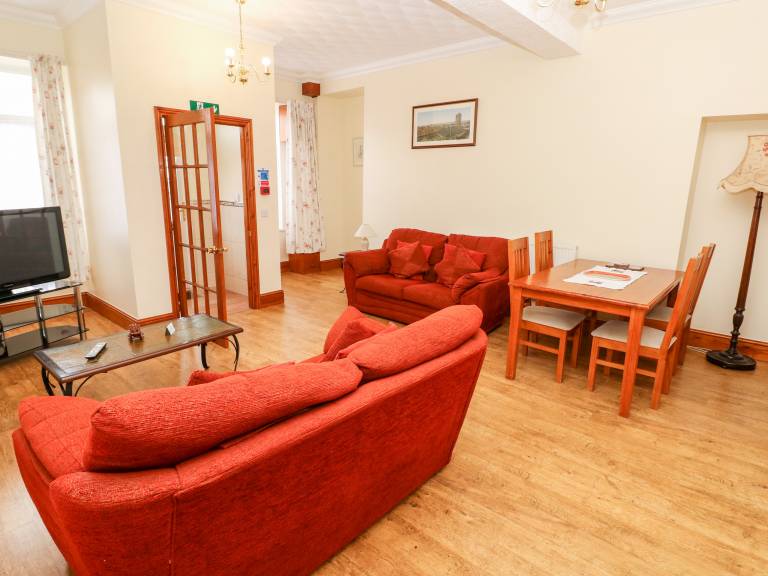 Cottage with garden | Beach view — photo 2