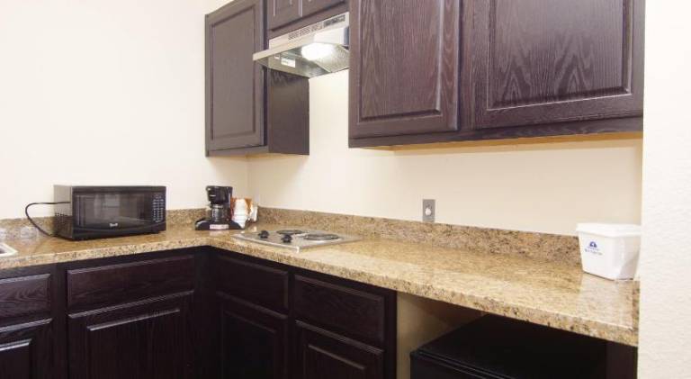Americas Best Value Inn & Suites Cuero — photo 4
