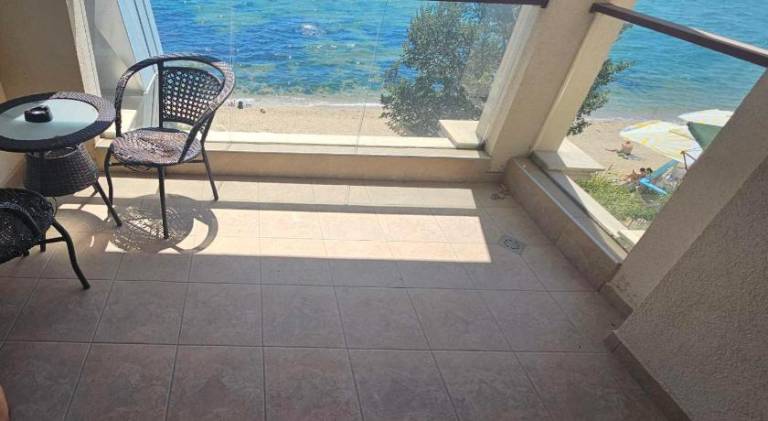 Holiday apartment with pool — photo 4