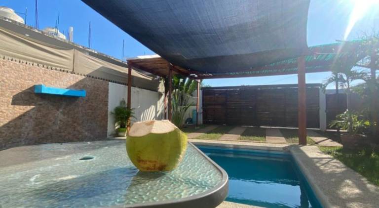 House with pool — photo 5
