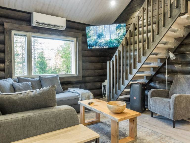 Vacation home with sauna & patio — photo 4