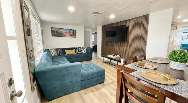 Vacation home with pool — photo 2