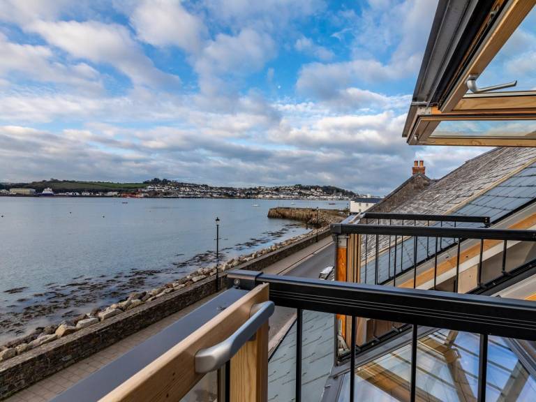 Cottage with garden | Water view — photo 4