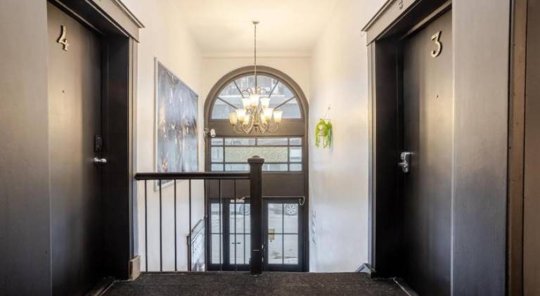 Chic 4BR Haven Sunlit in Downtown MTL — photo 3