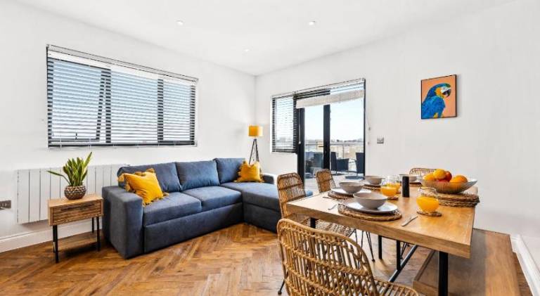Spectacular 3-Bed Apt with sea view, terrace & balcony at Central Brighton — photo 2