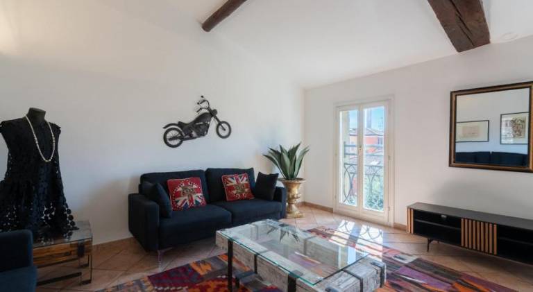 Spacious apartment with patio | Next to Two Towers | Pet-friendly — photo 2