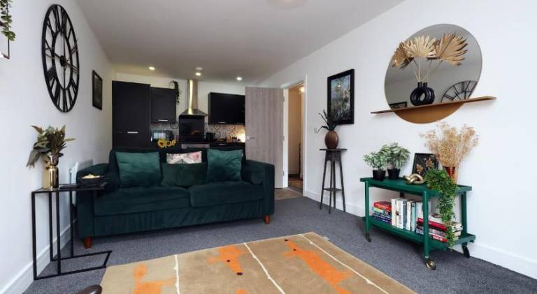 26 7 mins Stadium Central Apartment - sleeps 4 - "Perfect for Contractors and Families - Free Stree — photo 3
