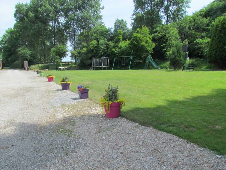 Cottage with BBQ & garden — photo 3