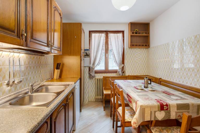 Holiday apartment with barbecue, garden & fast internet | Garden view — photo 5
