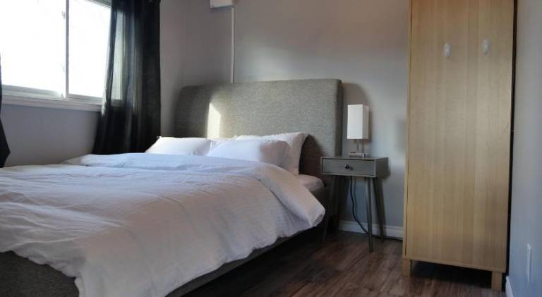 Fully equipped holiday apartment | Pets allowed in Kingston, ON