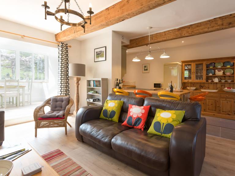 Family-oriented beautiful cottage with barbeque & yard | Pets allowed — photo 3