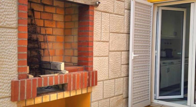 Villa with terrace, yard & grill — photo 4