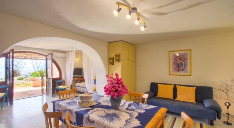 Holiday apartment with terrace & yard — photo 3