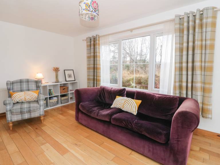Family-oriented cottage with yard | Pets are welcome — photo 3