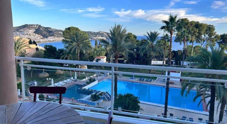Villa with yard, terrace & private pool | Perfect for remote work — photo 3