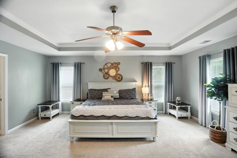 Child-friendly vacation home with private pool, terrace & yard | Pet-friendly — photo 4